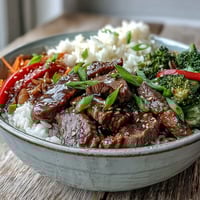 Steamed white rice topped with tender beef glazed in sweet teriyaki sauce and crisp sautéed broccoli and bell peppers.